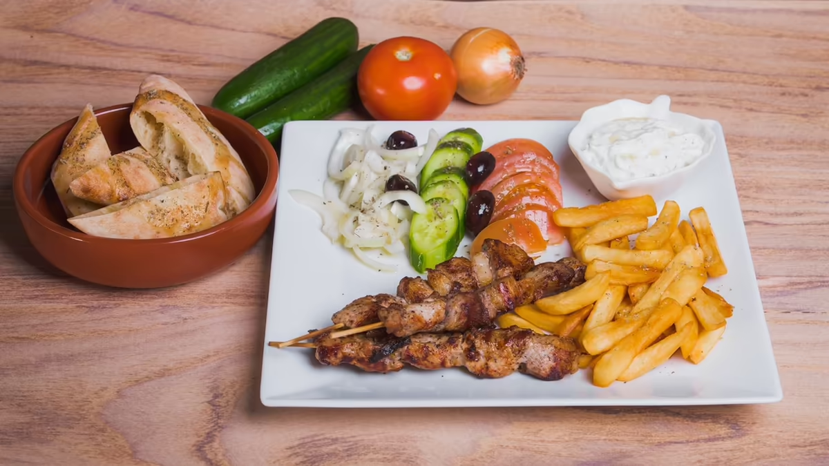 Традиционная кипрская и греческая кухня на Кипре